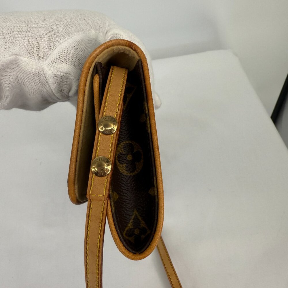 Louis Vuitton Twin GM Pochette - Picture 7 of 10